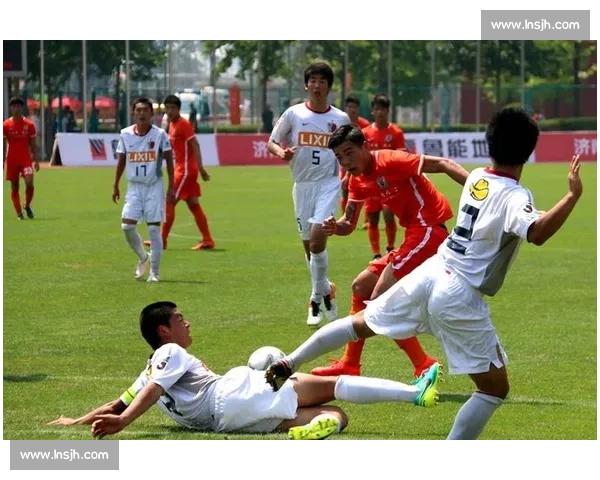鲁能主场激战一方双方鏖战九十分钟上演技战术巅峰对决
